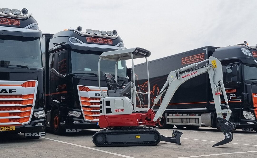 2 x Takeuchi TB217R voor De Boer & v/d Weijde